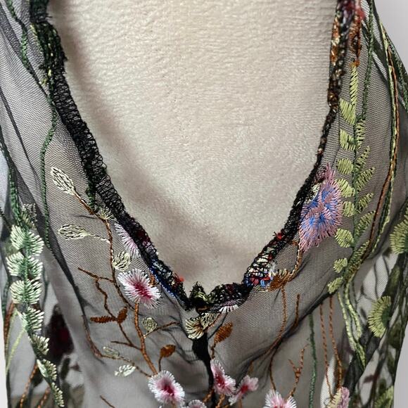 Runway Paris Floral Embroidery Mesh Top Black Size M - Picture 5 of 9